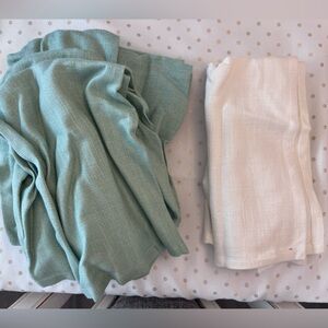 Bundle of & dinner napkins
